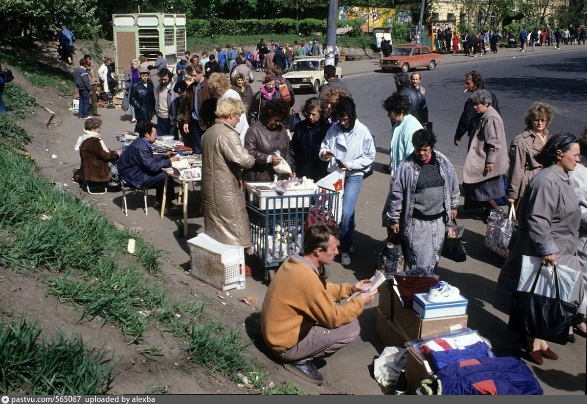 Москва 1992 год. Россия 1992 год. Москва 1992 год фото. Торговля на Тверской в 90 е.