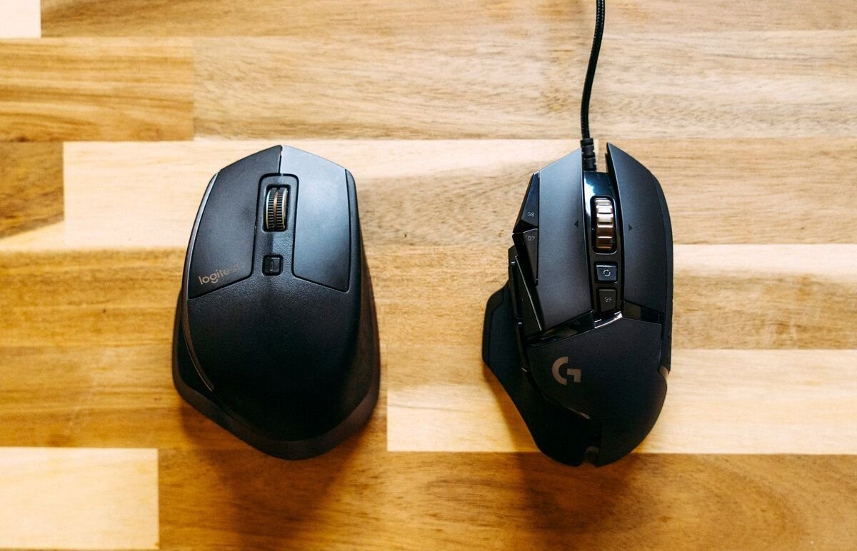 Используйте мышь. Беспроводная мышь похожая на настоящую мышь. Vs Mouse. Чем отличается игровая мышь от обычной компьютерной. Отвёртка в мыше райзер.