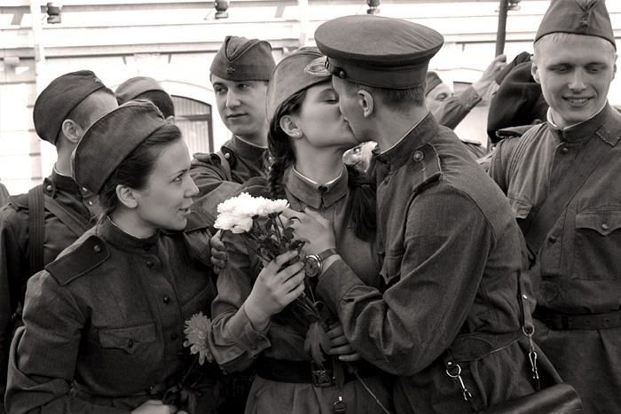 Любовь в годы великой отечественной войны. Проводы на войну. Встреча солдата. Девушка солдат. Солдат и девочка.