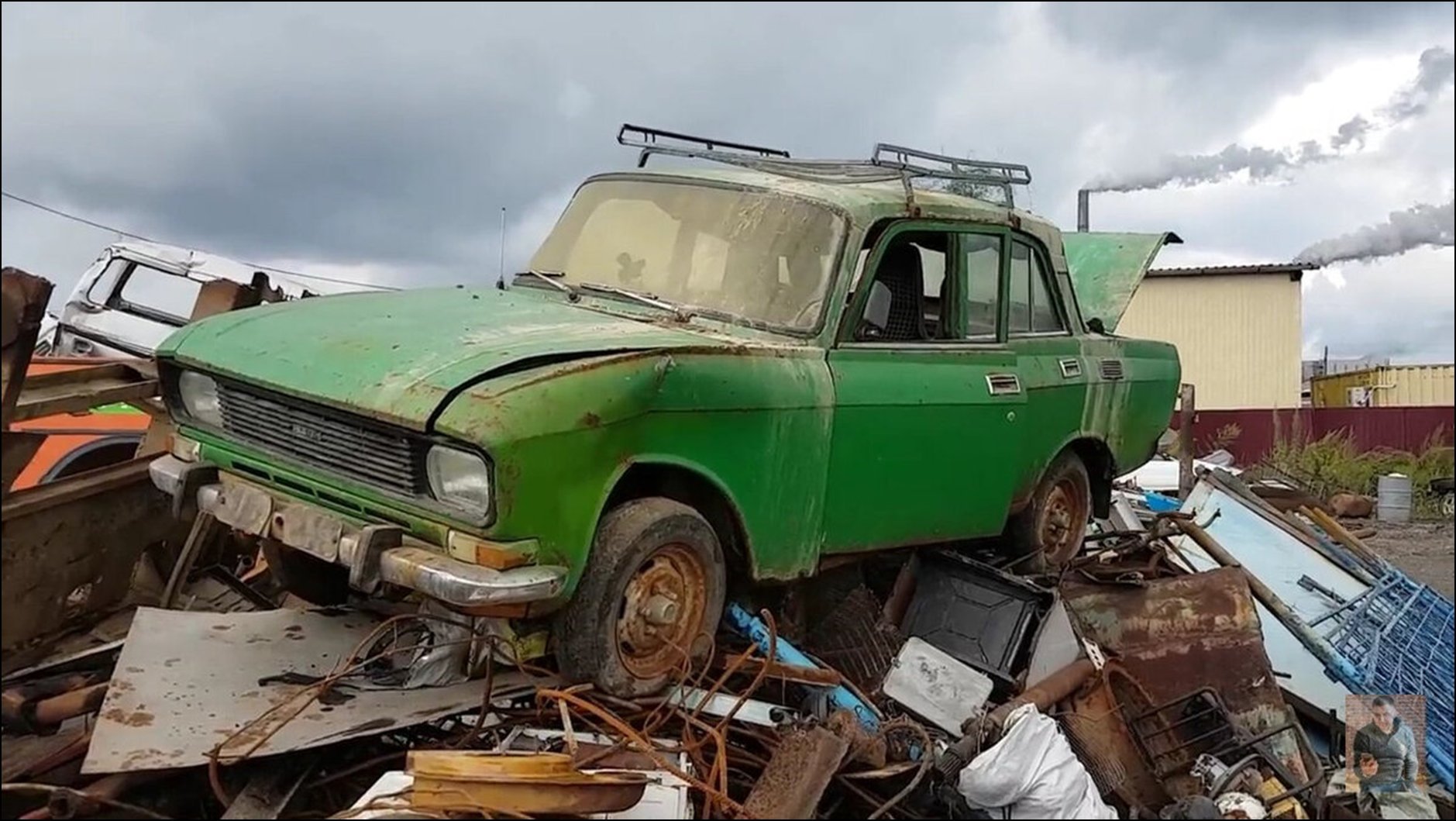 Старый утиль автомобиль