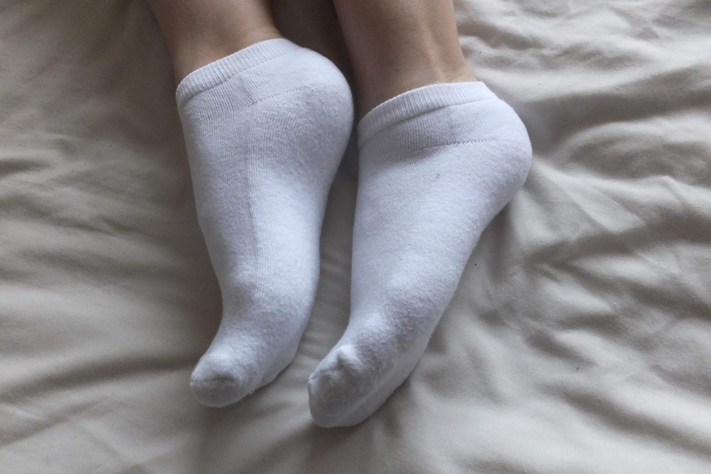 Женские носки на ногах