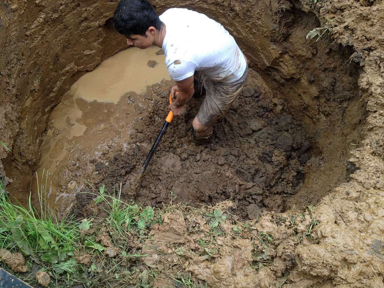 Близко грунтовая вода. Грунтовые воды на участке. Уровень грунтовых вод на участке. На участке близко грунтовые воды. Высокие грунтовые воды на участке.