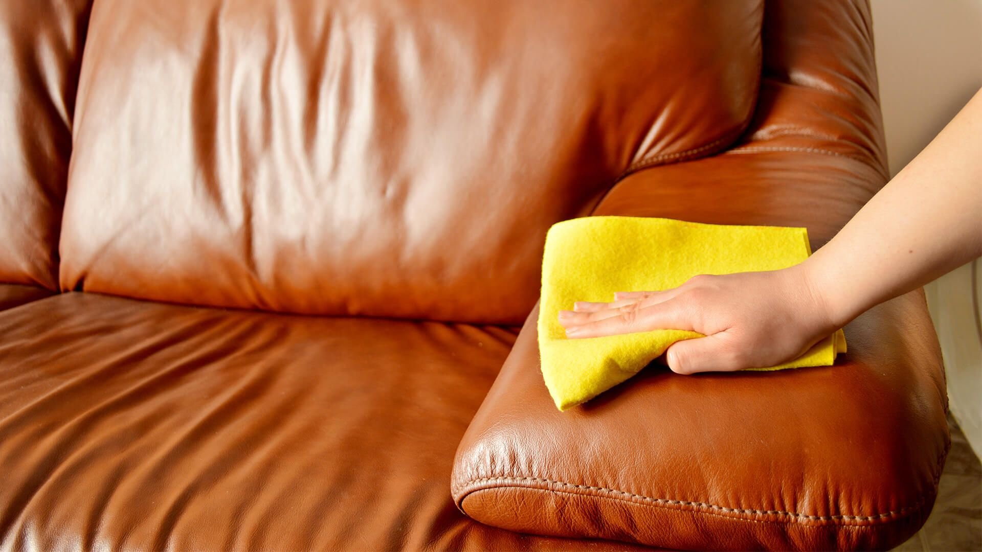 Как ухаживать за кожаным диваном в домашних условиях
