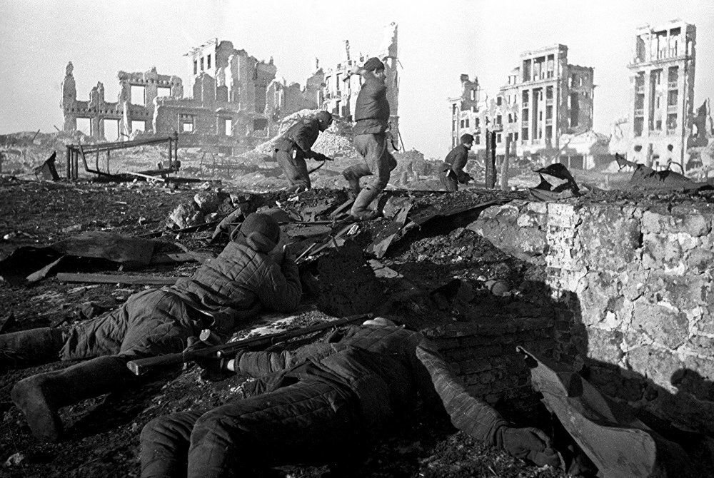 рассказ правдивая история деда мороза. пастернак жвалевский радость жизни анализ. пастернак очень страшный 1942 новый год. 1942-2. блокада ленинграда голодные дети.