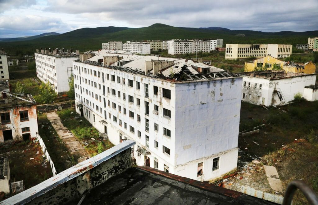 кадыкчан 2001. кадыкчан город-призрак. мертвый город кадыкчан. заброшенный городок кодыкчан. поселок кадыкчан, магаданская область.