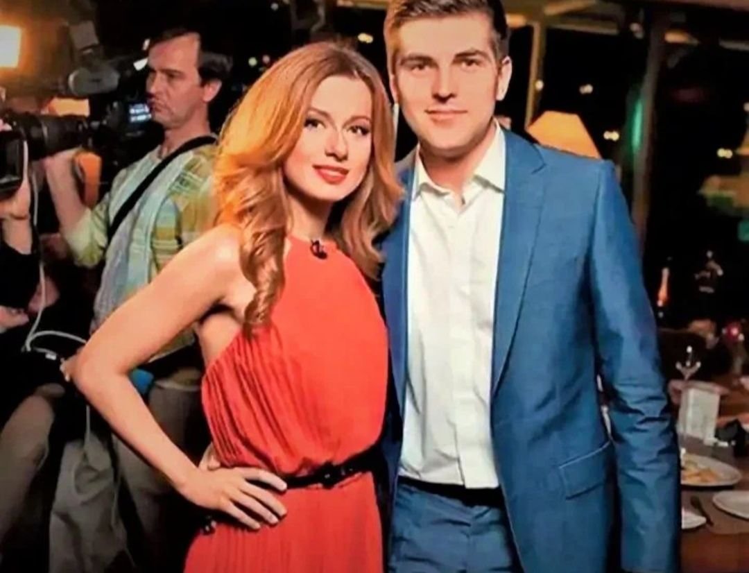 Дмитрий борисов телеведущий и юлия савичева. Сколько лет дмитрию борисову. Дмитрий борисов женат. Дмитрий борисов и савичева. Дмитрий борисов и савичева.