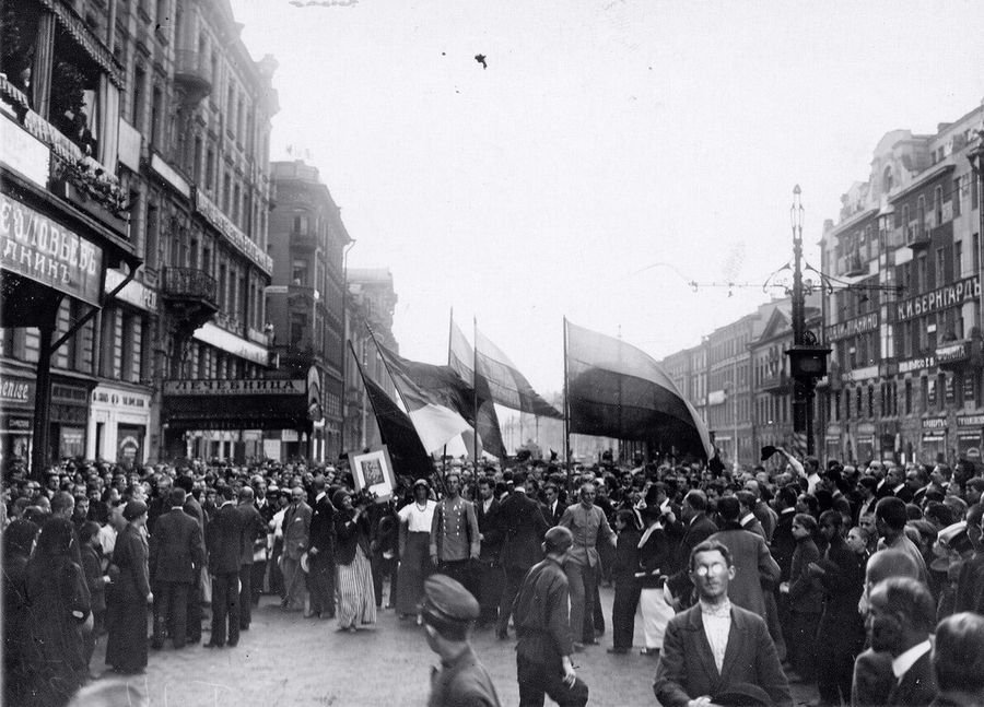 1914 год. Немецкие погромы в Москве 1915. Манифестация в России 1914 война. Манифестация в Санкт-Петербурге 1914 год. Демонстрации на Невском проспекте в Петербурге в 1918.