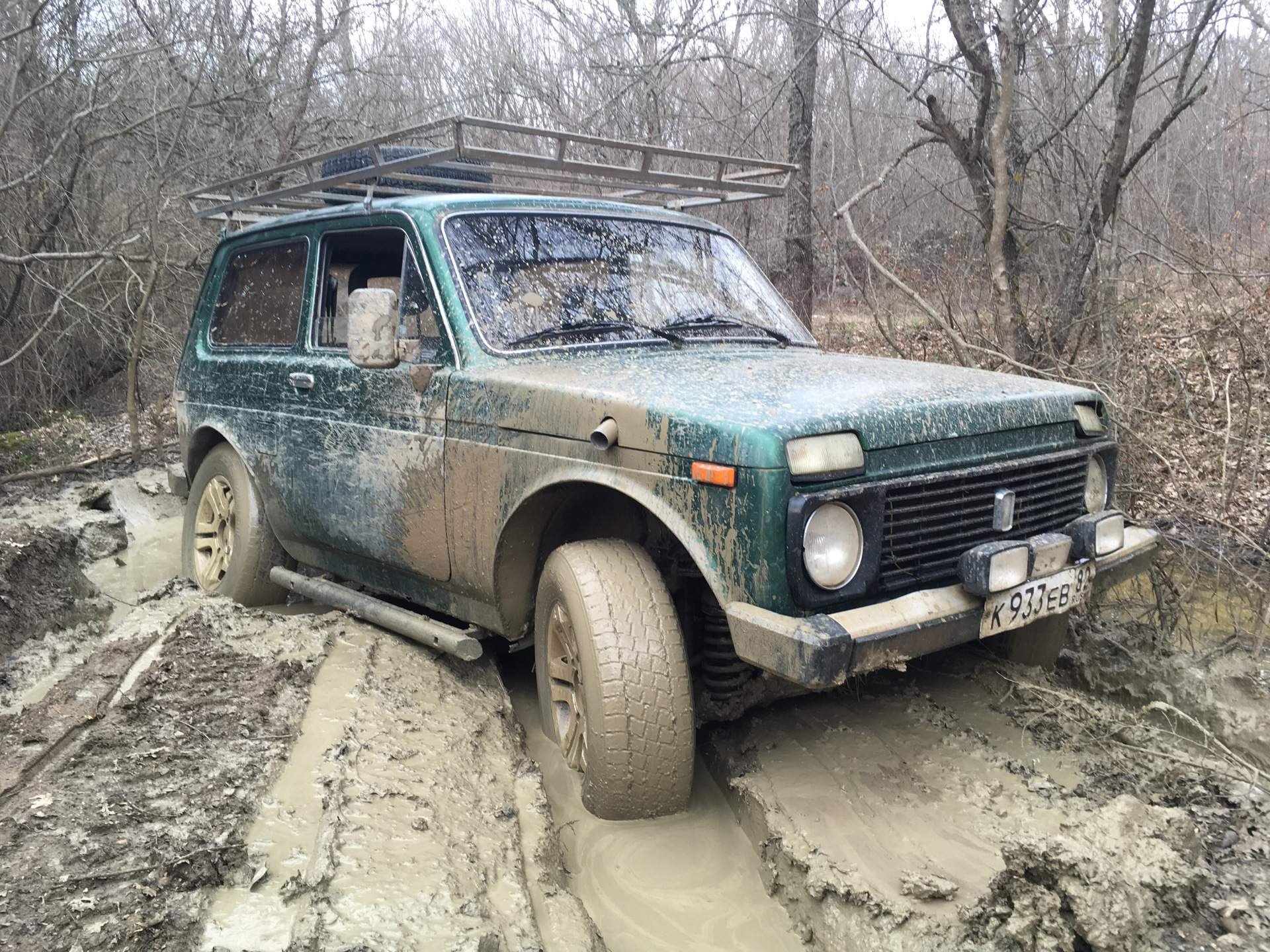 Нива перестала. Нива Старая. ВАЗ Нива 2121 очень Старая. Лада 4х4 ржавая. Niva 4x4 Старая.