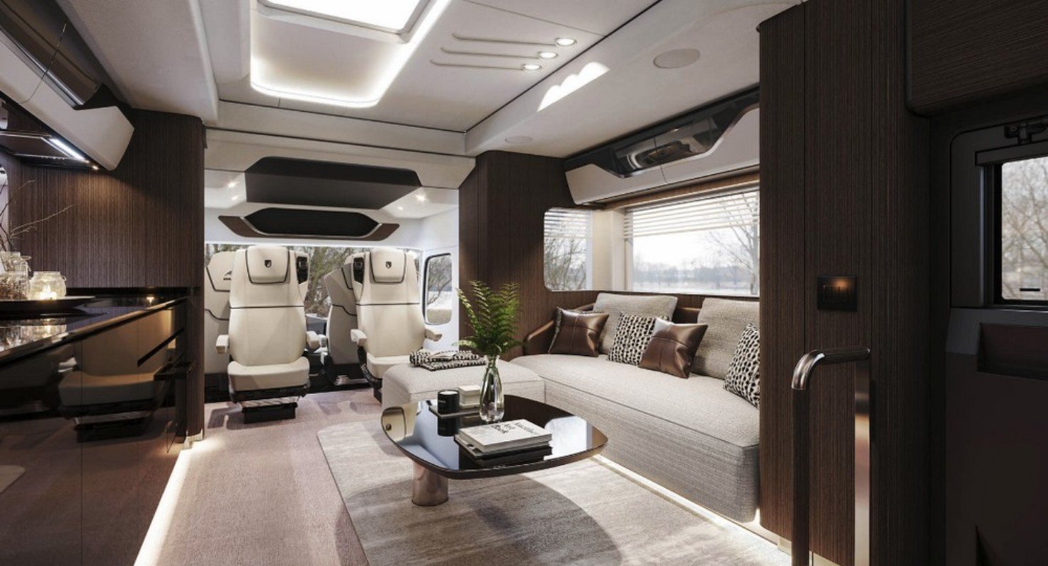 Дом на колесах с гаражом для мотоцикла