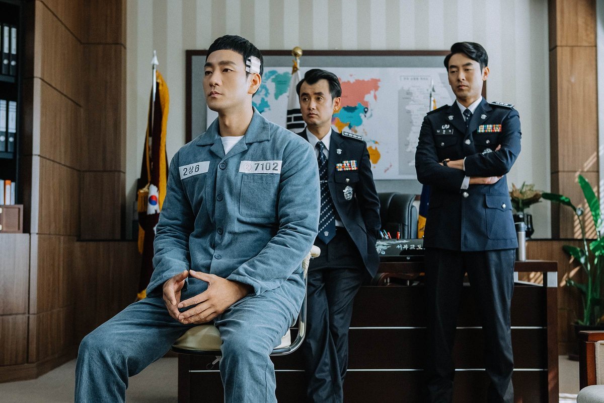 Гонка дорама. Prison playbook. Дорама про тюрьму. Корейский сериал про тюрьму. Южная Корея фильм про тюрьму.