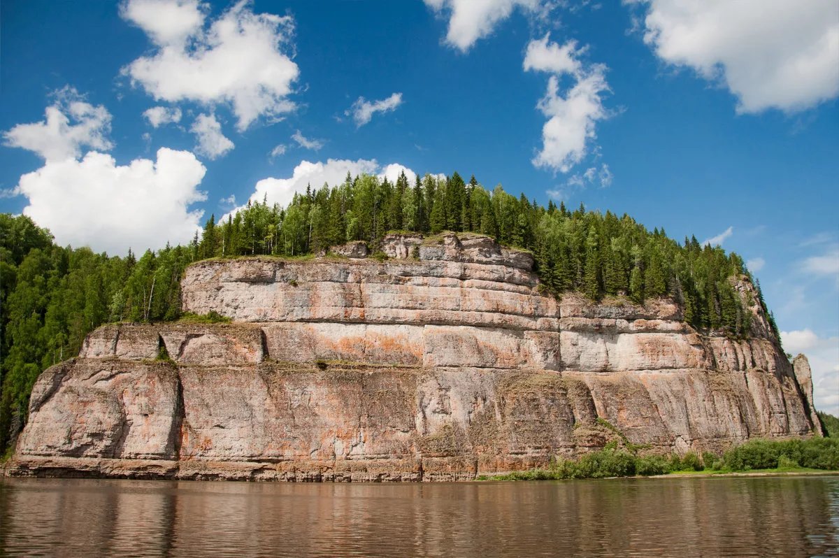 Пермского края фото с названиями. Говорливый камень Пермский край. Камень говорливый Вишера Пермский край. Красновишерск камень говорливый. Пермский край река Вишера камень писаный.