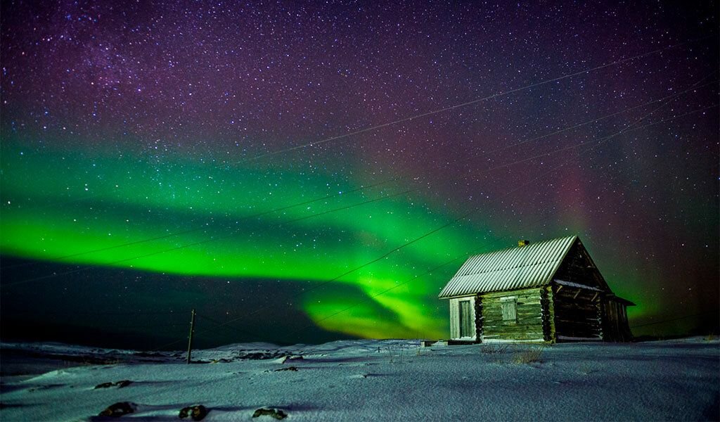 Северное сияние когда ехать. Полярные домики. Сияние. Териберка Северное сияние когда бывает. Где Полярные ночи в России.