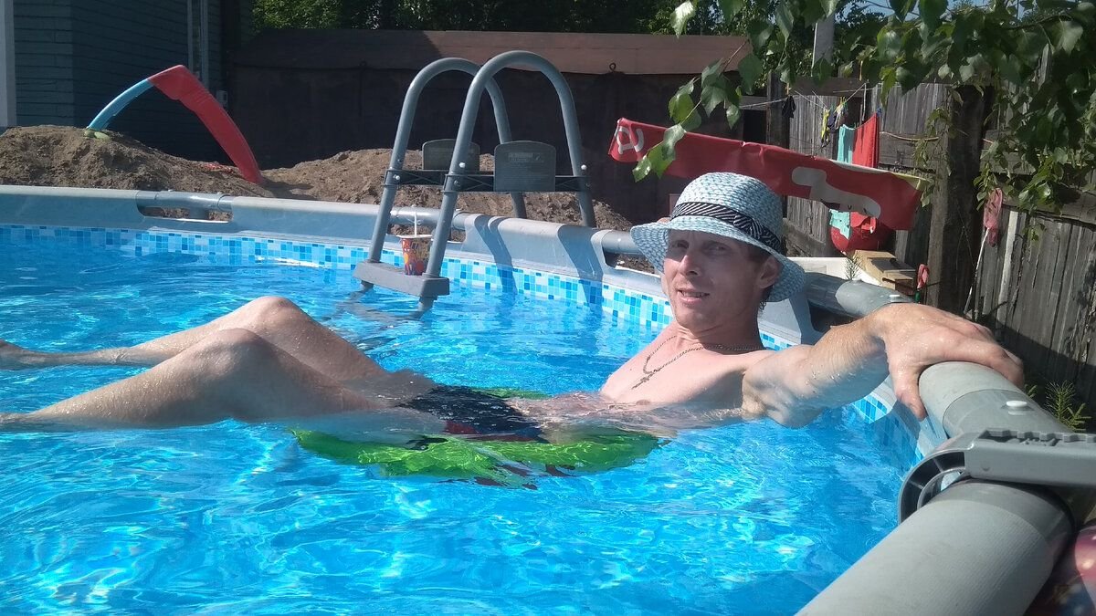 Бассейн под водой. Бассейн после работы. Пловчиха кроль. Упражнения для брассистов. Усталость после бассейна картинки.