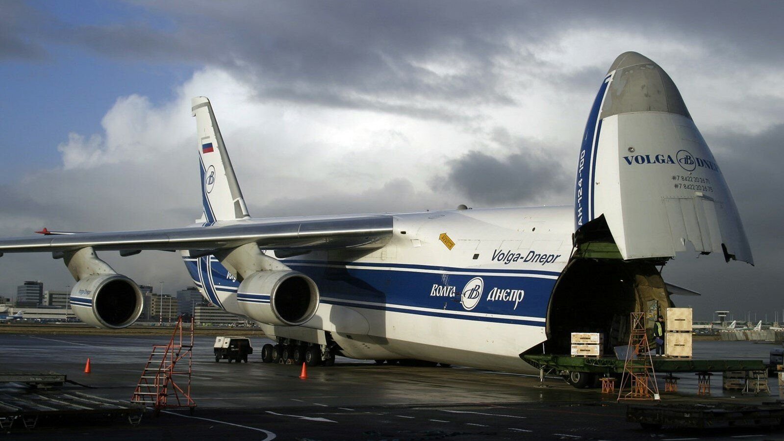 Ан 124. АН-124 Руслан. АН-124 Руслан Волга Днепр. Грузовой самолёт АН-124 Руслан. Самолет АН 124 100 Руслан.