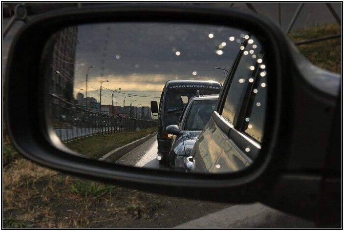 Фото в зеркале заднего вида