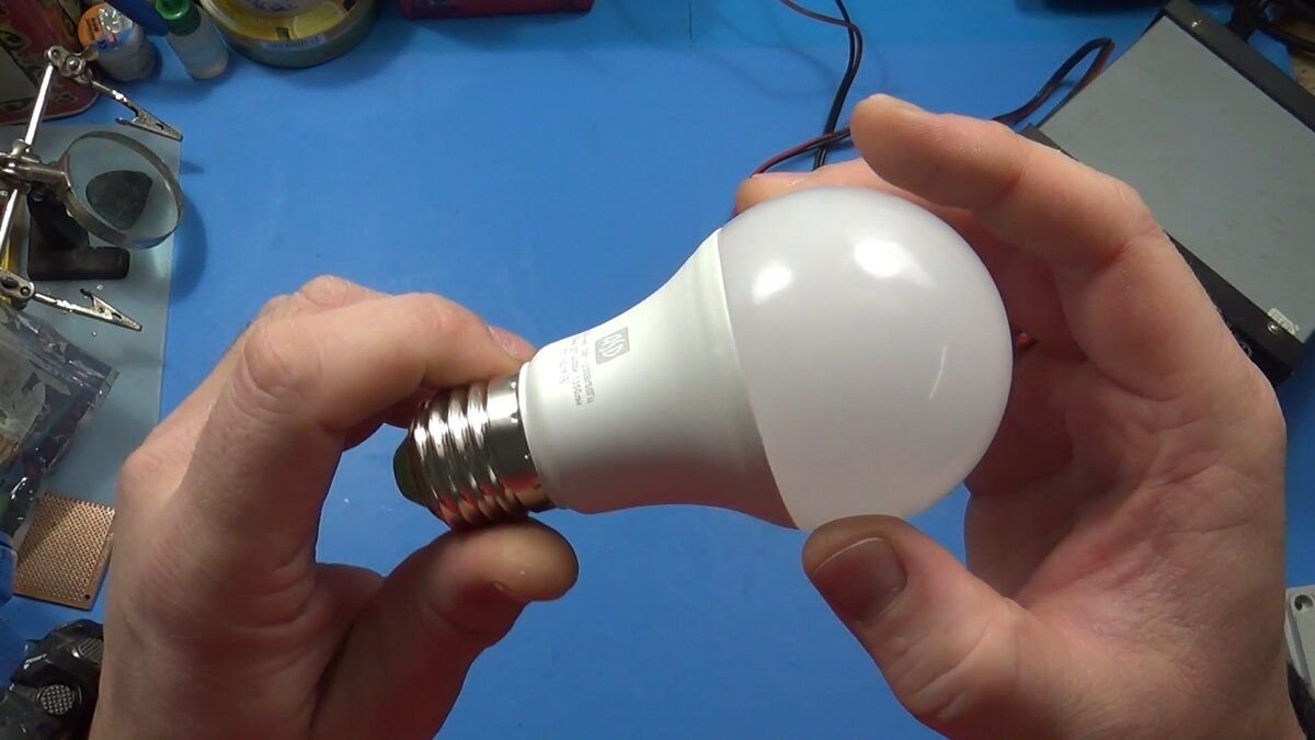 Переделка светодиодной лампы с 220 на 12 вольт. Переделка светодиодной лампы на 12 вольт. Как переделать лед лампу. Неисправности светодиодных ламп на 220 вольт. Как переделать лед лампу.