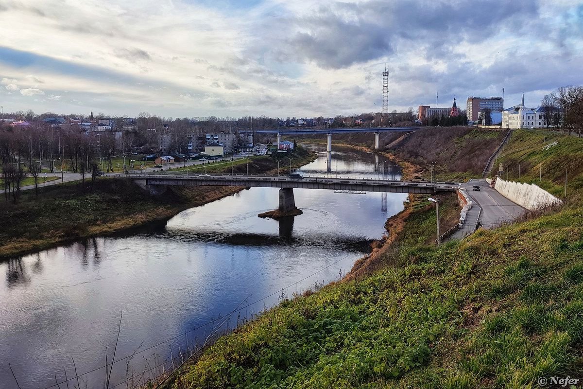 Октябрь ржев. Ржев. Парк Грацинского Ржев. Ржев фото. Ржев въезд в город.