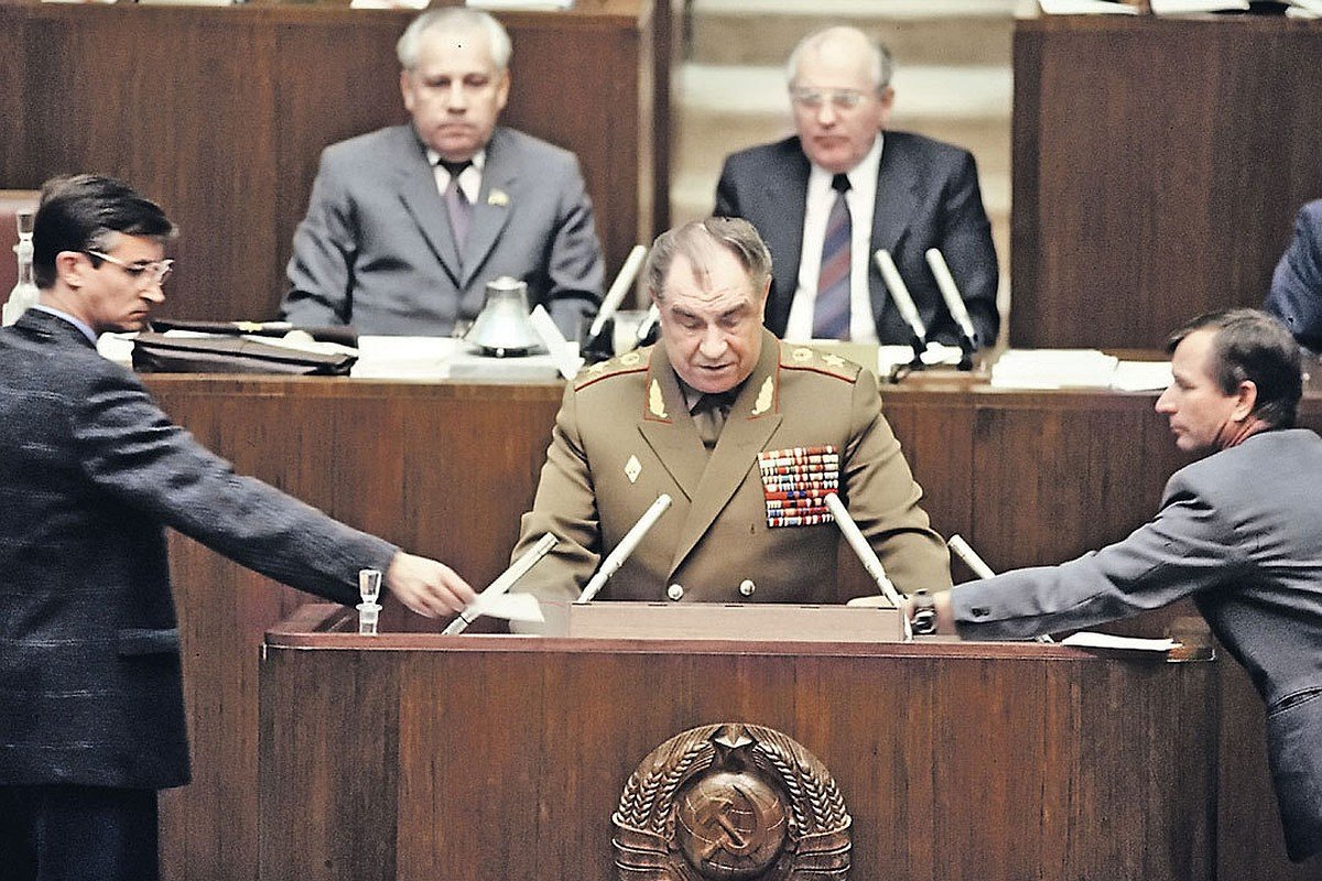 Первый председатель верховного совета. ГКЧП 1991 Горбачев.