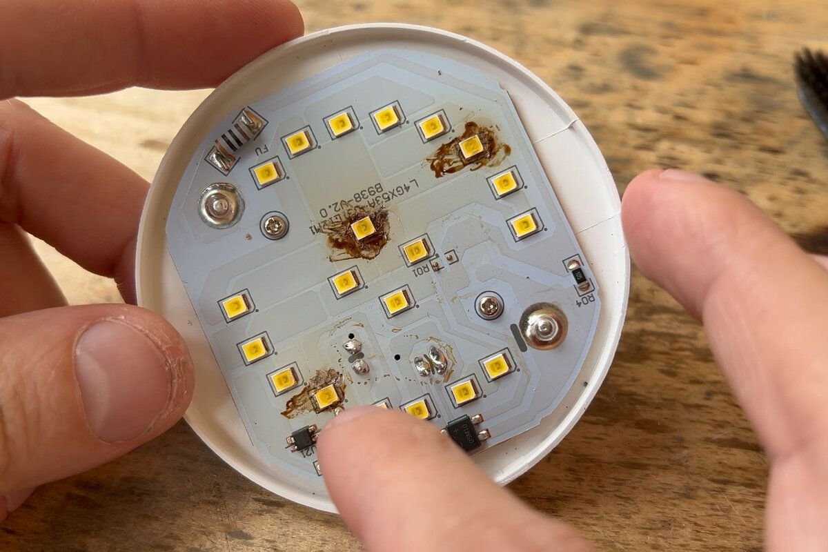 Led светильник выгорел диод. как починить светодиодную лампочку своими руками 220в. диодная лампа расплавилась. плата внутри светодиодной лампы 220в. перегорел светодиодный светильник.