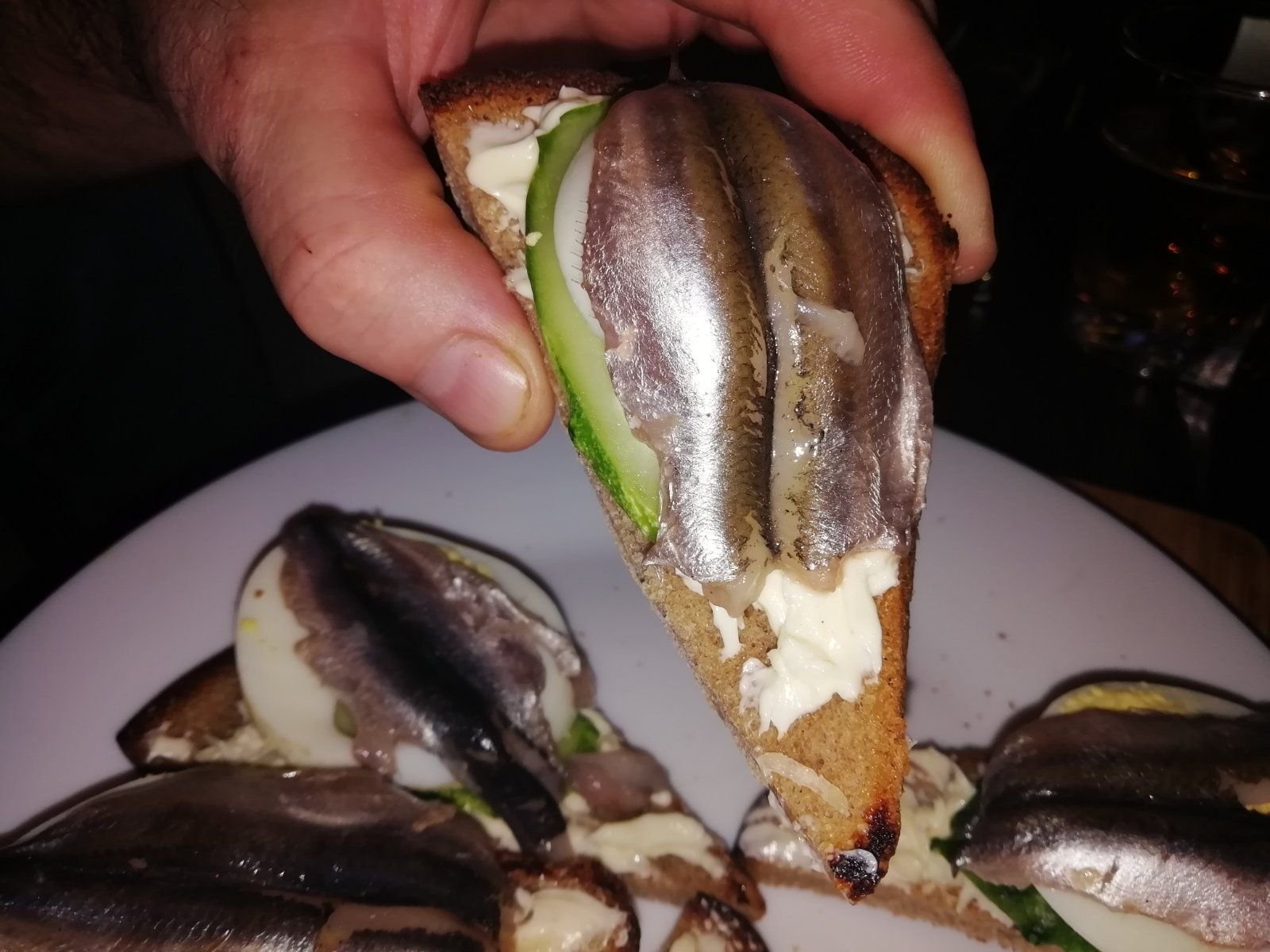 Бутерброды с килькой пряного посола