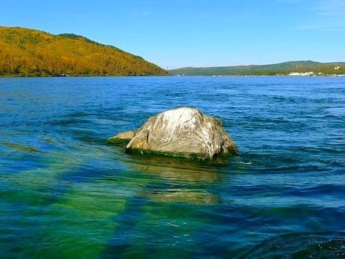 Листвянка на Байкале шаман камень