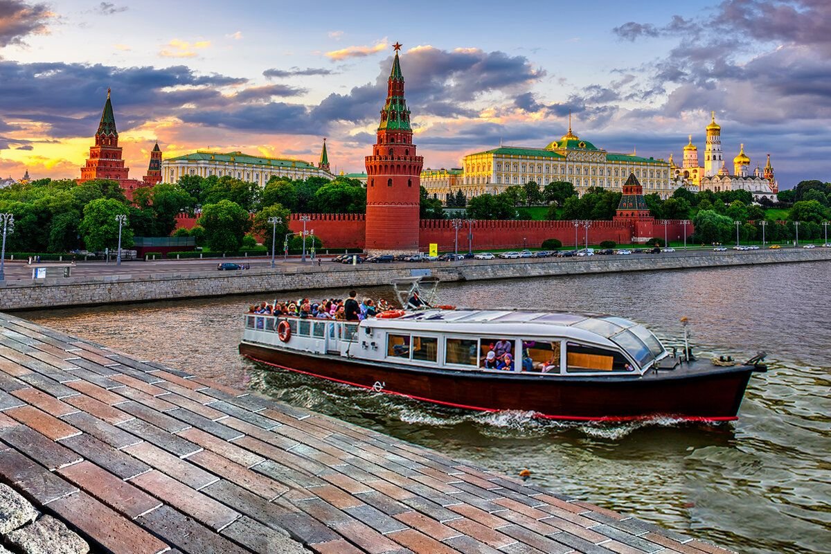 Москва б. Теплоход Москва река. Речная прогулка на теплоходе по Москве реке. Теплоходная прогулка по Москве реке. Речная прогулка Москва река.