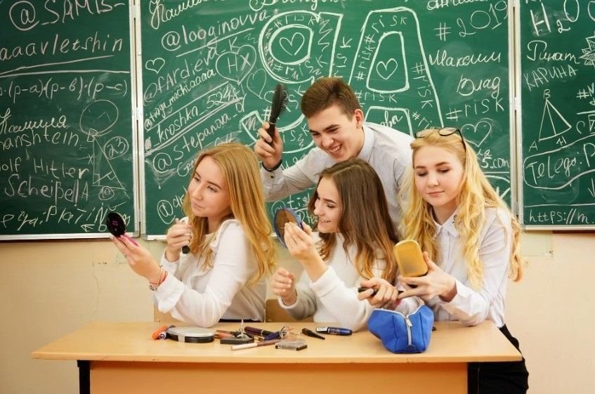 3 9 класса. Фотосъемка в школе. Фотосессия класса в школе. Фотосессия выпускного класса в школе. Школьная фотосессия в классе.