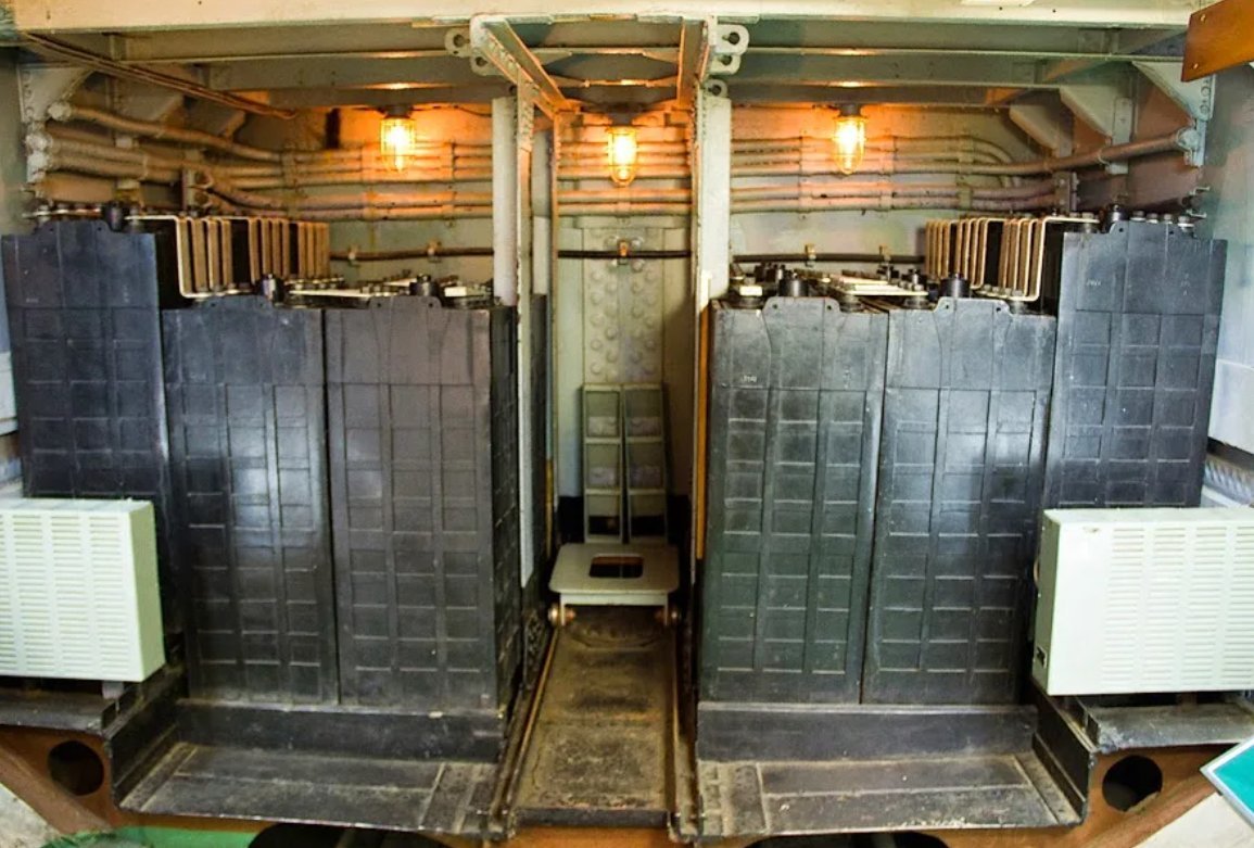 аккумуляторная яма на подводной лодке. аккумуляторы подводных лодок. аккумуляторная батарея для подводной лодки пр. аккумуляторная батарея 46су. аккумуляторная батарея для подводной лодки пр.