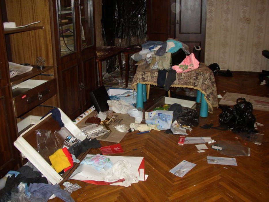 беспорядок в комнате. брошенные квартиры в воркуте. демонтаж перегородок. как выглядит квартира после. квартира после арендаторов.
