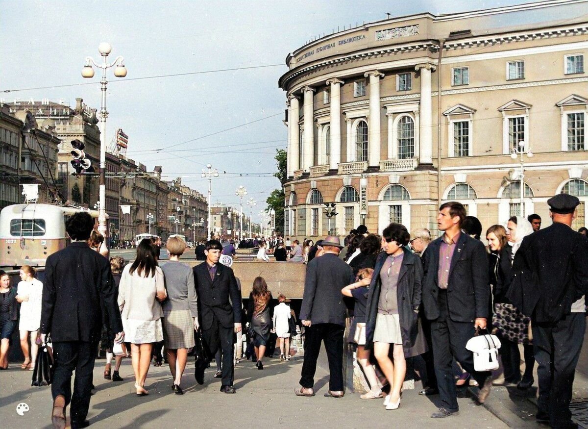 Ленинград глаза. Ленинград 1969. 1977 Год Невский проспект Ленинград. Невский проспект 70 годы. Ленинград 1971.