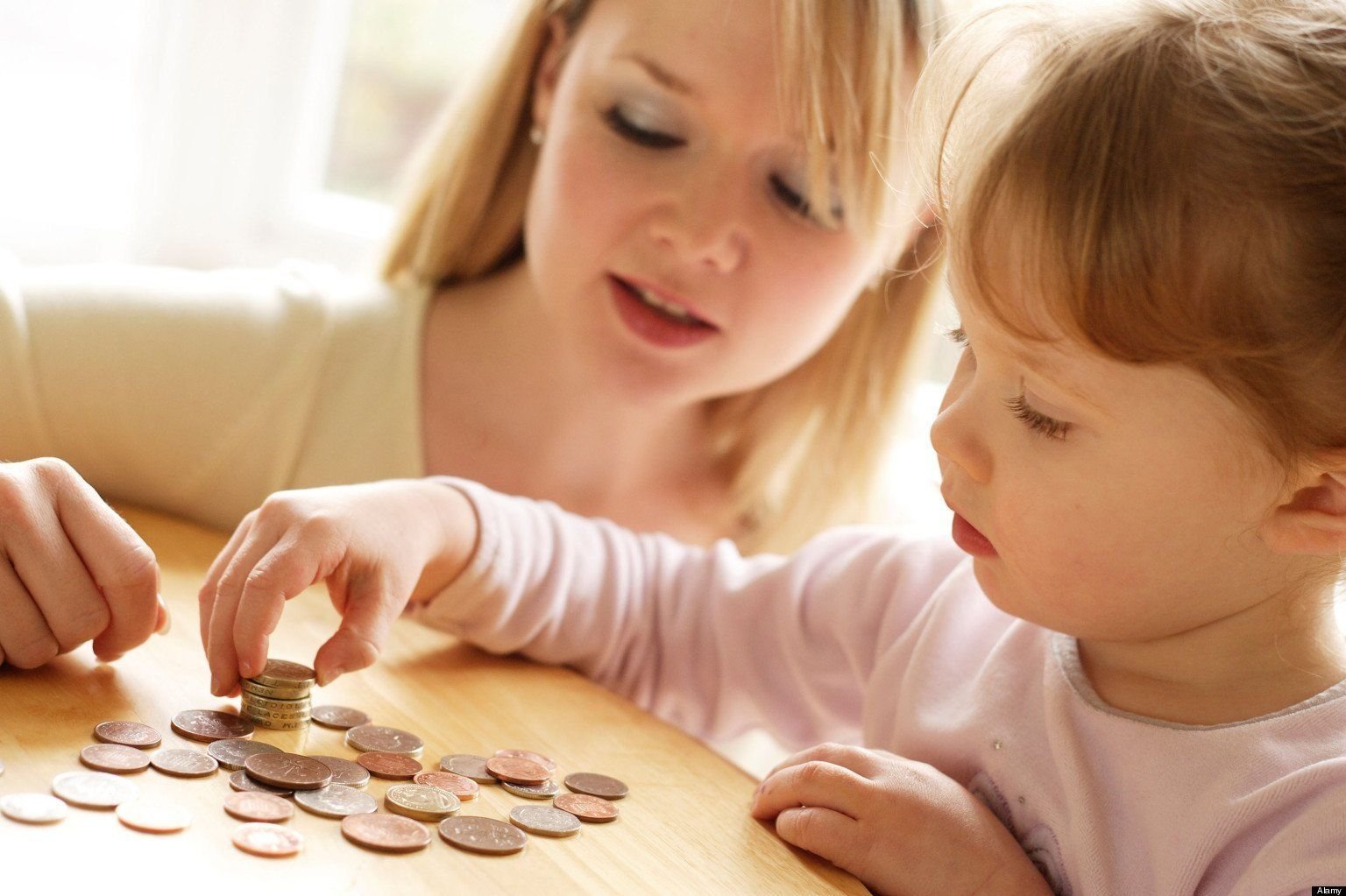 Семейная финансовая игра. Дети и деньги. Детям о финансах. Дети родители деньги. Финансовая грамотность для детей.