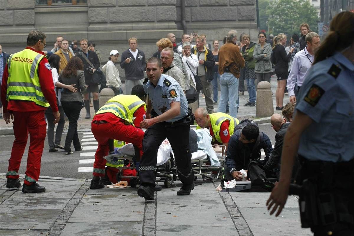 Утойя брейвик. Теракт в Норвегии 2011 Осло. Теракт в Норвегии 2011 Утойя Андерс Брейвик.