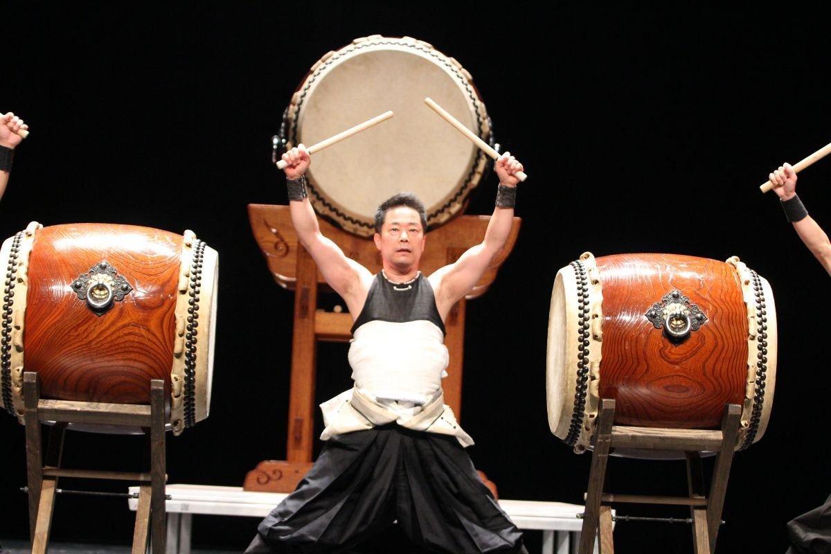 Занятия на барабанах. Drum into. Drum into. Drum into. Идиома drum it into your head картинка.