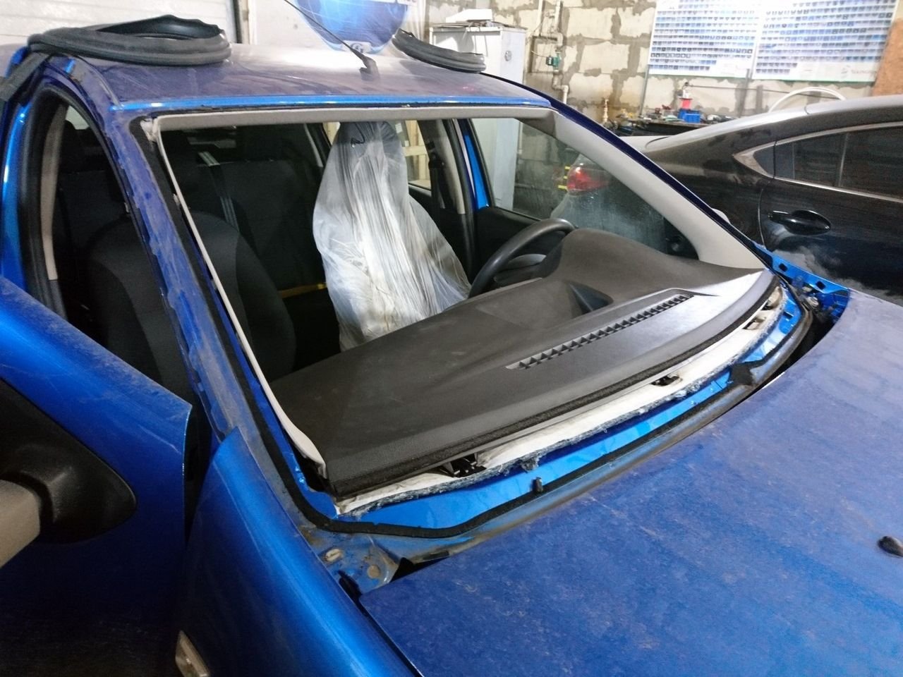 лобовое стекло лагуна 2. как снять лобовое стекло рено логан. стекло лобовое меган 2. демонтаж переднего крыла логан. стекло лобовое logan 2.