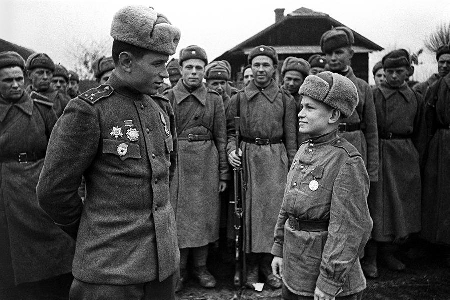 Картинки полков. 1941 Сын полка. Дети войны ВОВ 1941-1945 герои сын полка. Дети солдаты Великой Отечественной войны. Сыновья полка в Великую отечественную войну для детей.