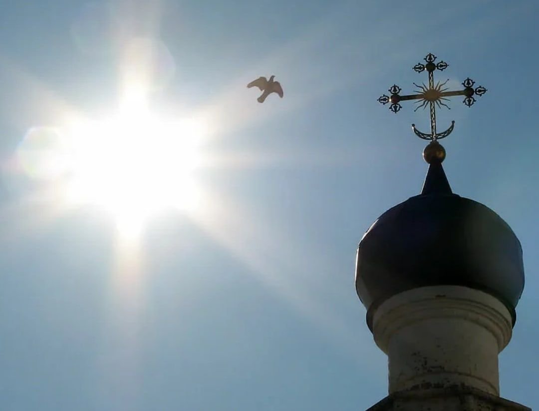 Крест на куполе православной церкви