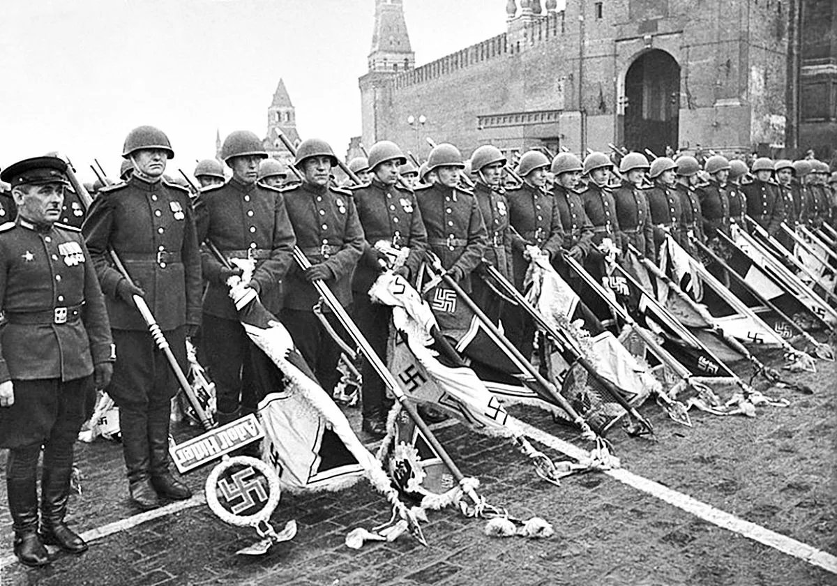 Где проходил первый парад. Первый парад Победы 24 июня 1945 года. 24 Июня 1945 года в Москве на красной площади состоялся парад Победы. Парад 1945г на красной площади.
