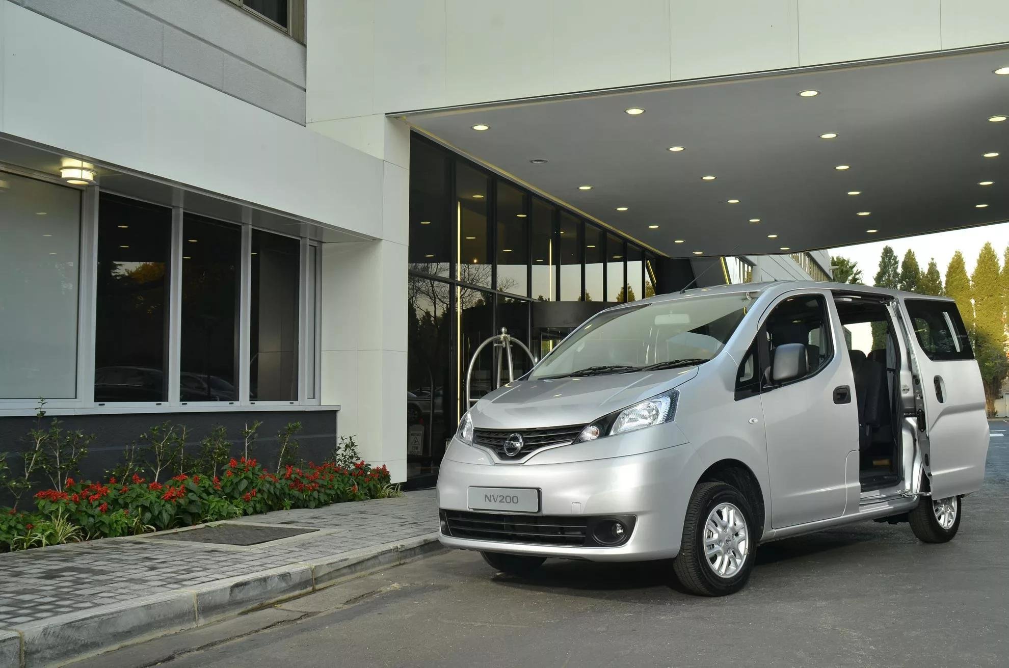 Ниссан нв 200. Nissan nv200. Nissan nv200 Combi. Ниссан МВ 200.