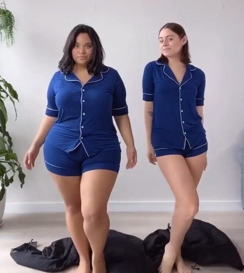 Девушки в одинаковой одежде