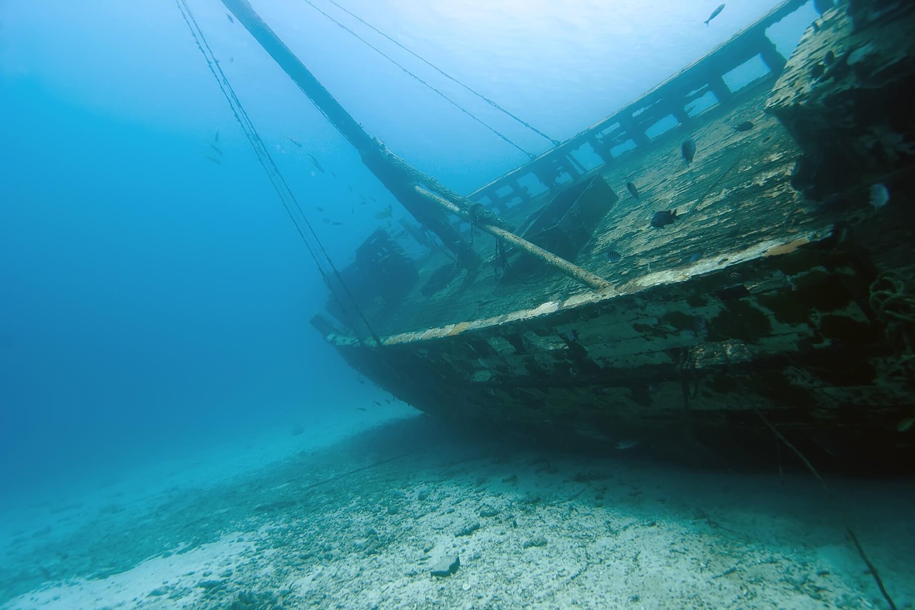 Затонувшие корабли на дне моря