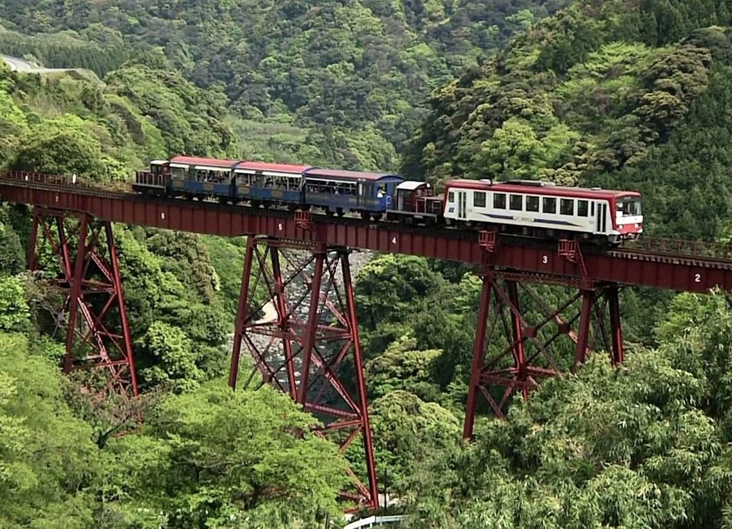 Самая железная дорога. ASO Minami Route в Японии. Оита Япония железная дорога. Оита Япония железная дорога в лесу. Железная дорога через лес. Оита, Япония.