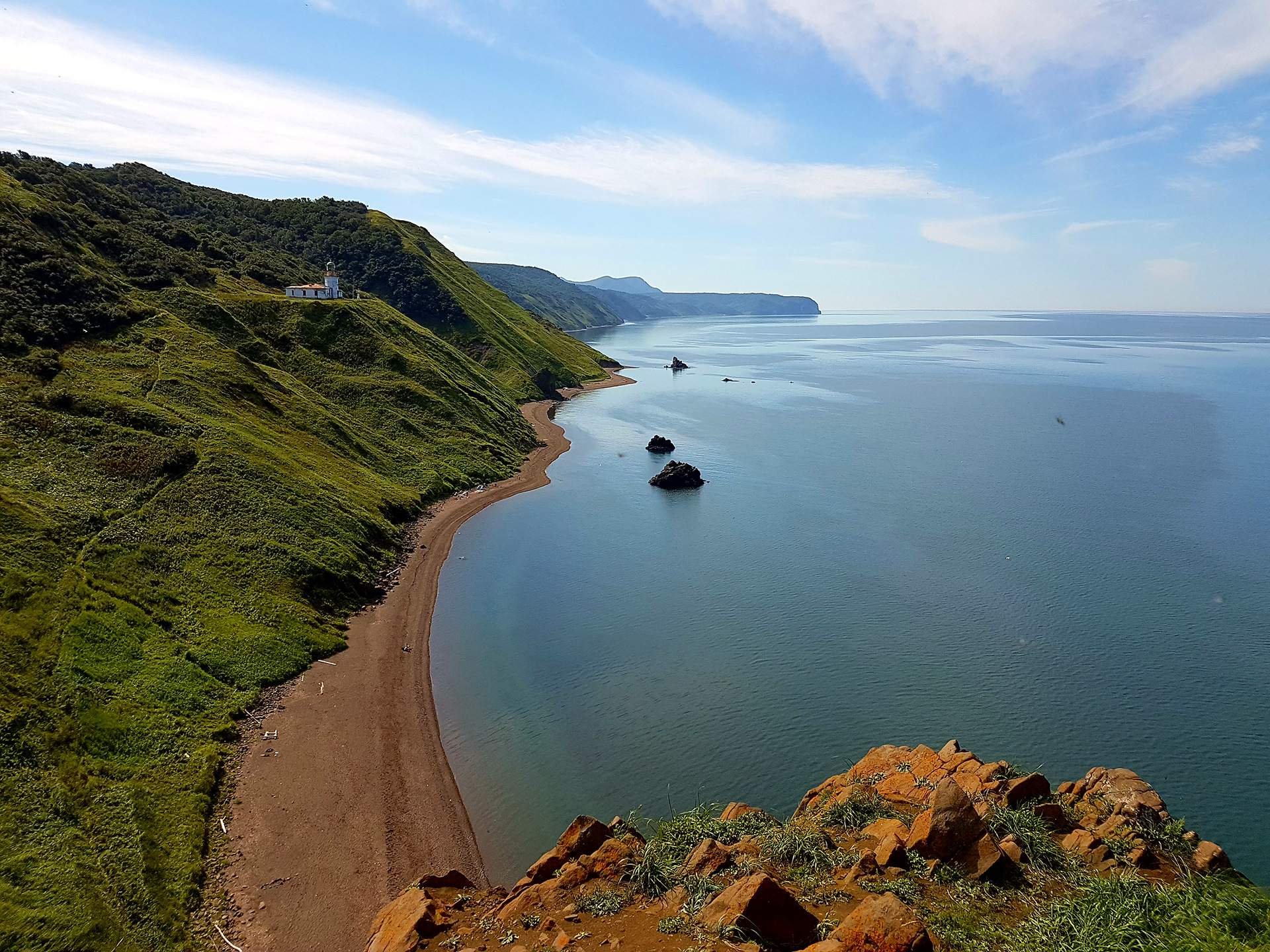 сахалинская область остров итуруп. сахалин обл. сахалин побережье охотского моря. мыс менапуцы сахалин. корсаков южно-сахалинск.