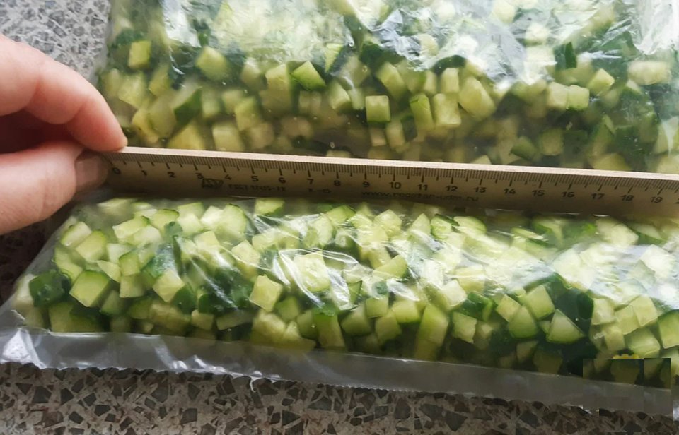 Заморозка овощей на зиму. Заморозка огурцов. Замороженные огурцы на зиму. Огурцы в морозилку на зиму. Можно ли заморозить огурцы на зиму.