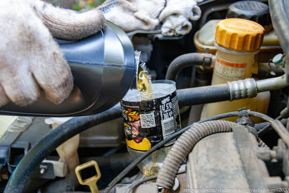 Камаз как поменять масло. Воняет ли бензин примус бензиновый. Надо ли наливать масло в масляный фильтр. Замена масла камаз. Фильтр масла камаз 6520.