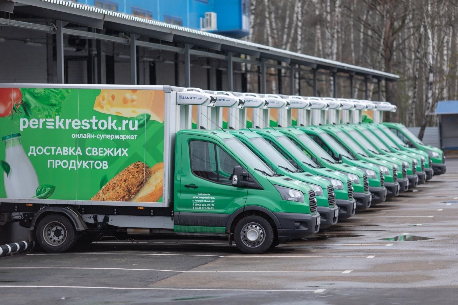 Автомобиль продукты. Перевозка продуктов. Автомобиль для перевозки продуктов питания. Доставка продуктов фургон. Перекресток доставка.