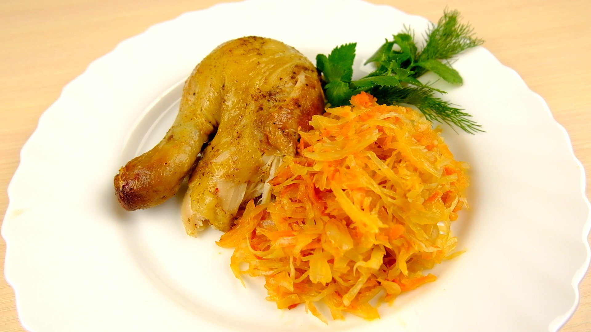 Тушёная капуста с курицей