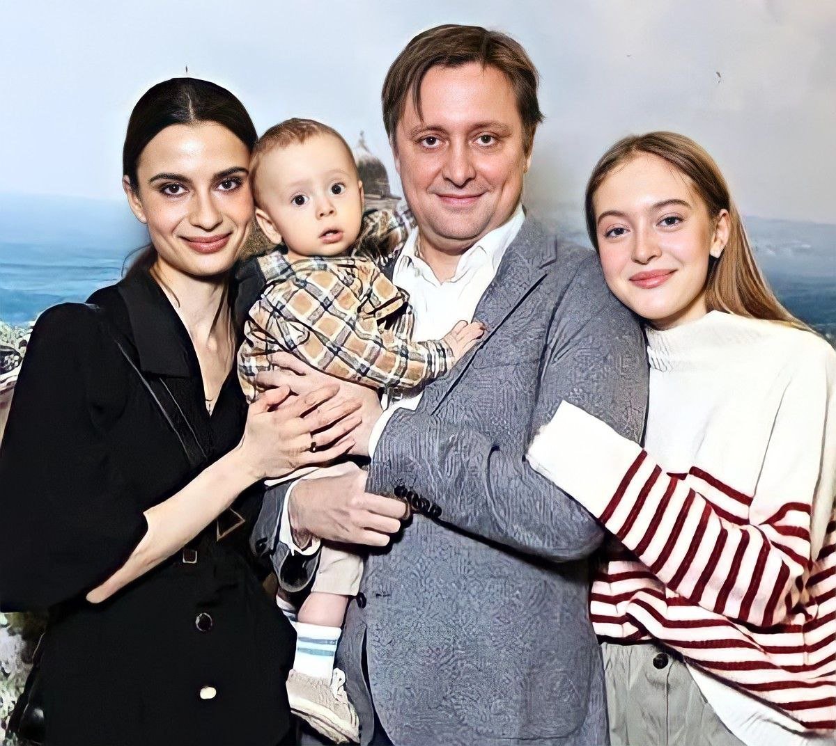 Артем Михалков с семьей