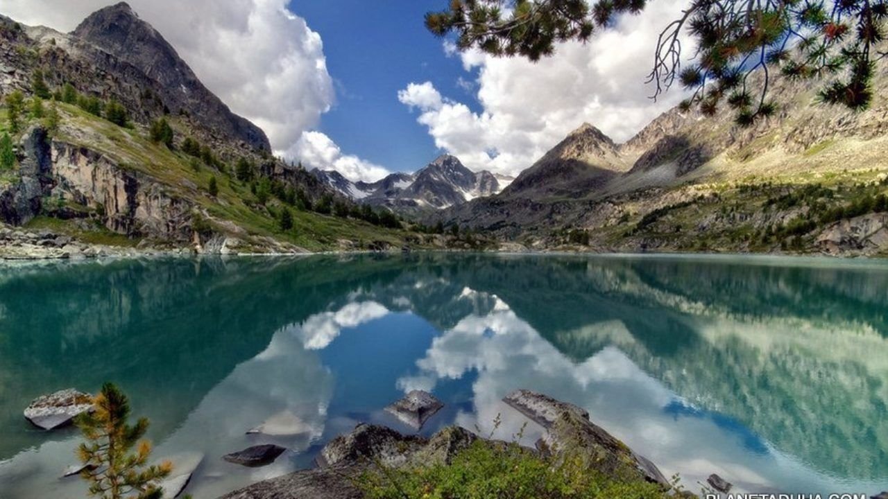 Красивый край. Озера горного Алтая Дорашколь. Алтайский край озеро Дарашколь. Озеро Дарашколь (Дараш-кёль), горный Алтай. Горный Алтай природа горное озеро.