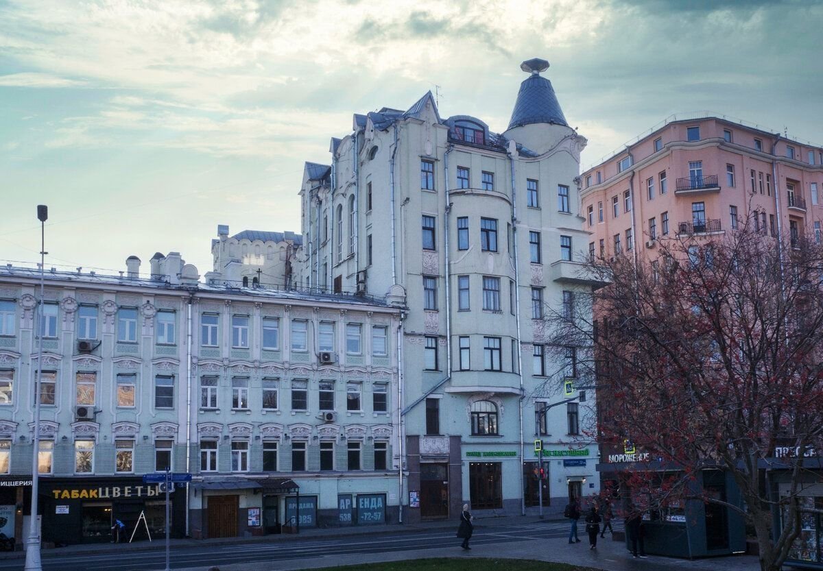 Дом под рюмкой москва