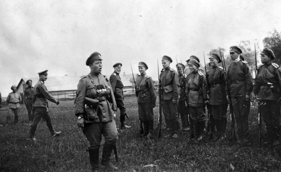 Женский батальон 1917. Женский батальон керенского. Женский батальон смерти 1917. Мария леонтьевна бочкарёва. Женский ударный батальон смерти 1917.